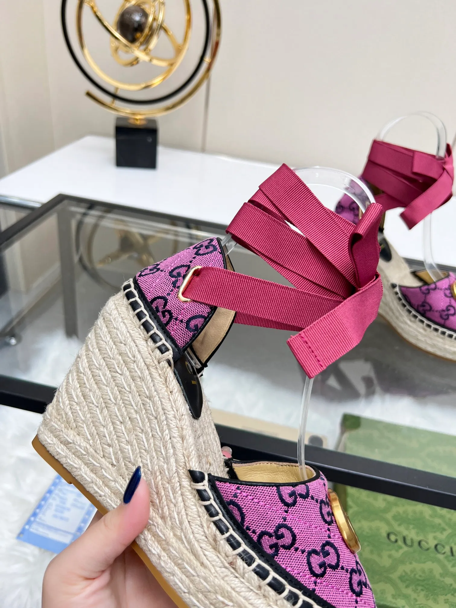 👟👟Ex-factory price 440👟👟 GUCCI wedge fisherman sandals, thick-soled straw, high-end quality, fabric: double G fabric, electric embroidery, lining: mixed sheepskin lining, yardage: 35 ~ 42, color: light blue. Dear new and old customers, the picture has been updated, please transfer the image to change. The upgraded version of the wedge heel currently has more than 40 colors. Transfer the image and sell it.